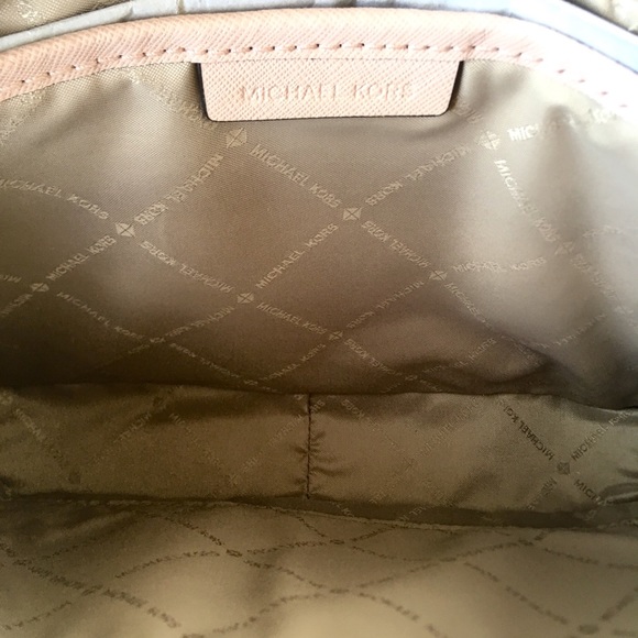 Michael Kors Jet Set Crossbody Bundle & Wallet Set - Picture 5 of 7